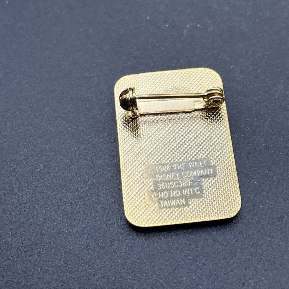 1988 Seoul Olympics Disneyland Olympic Team Salute‎ Team USA Lapel Hat Pin